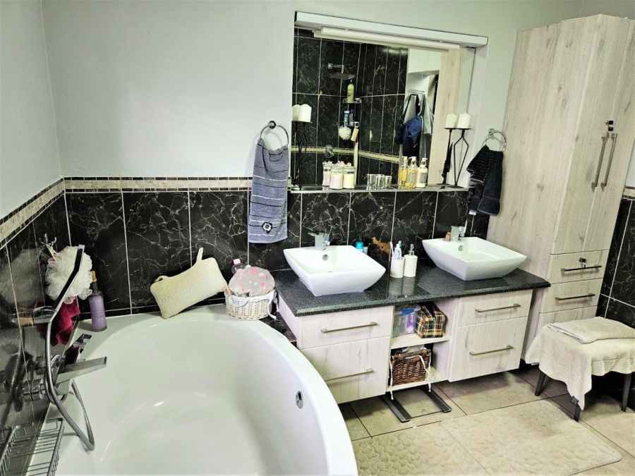 4 Bedroom Property for Sale in Melodie North West